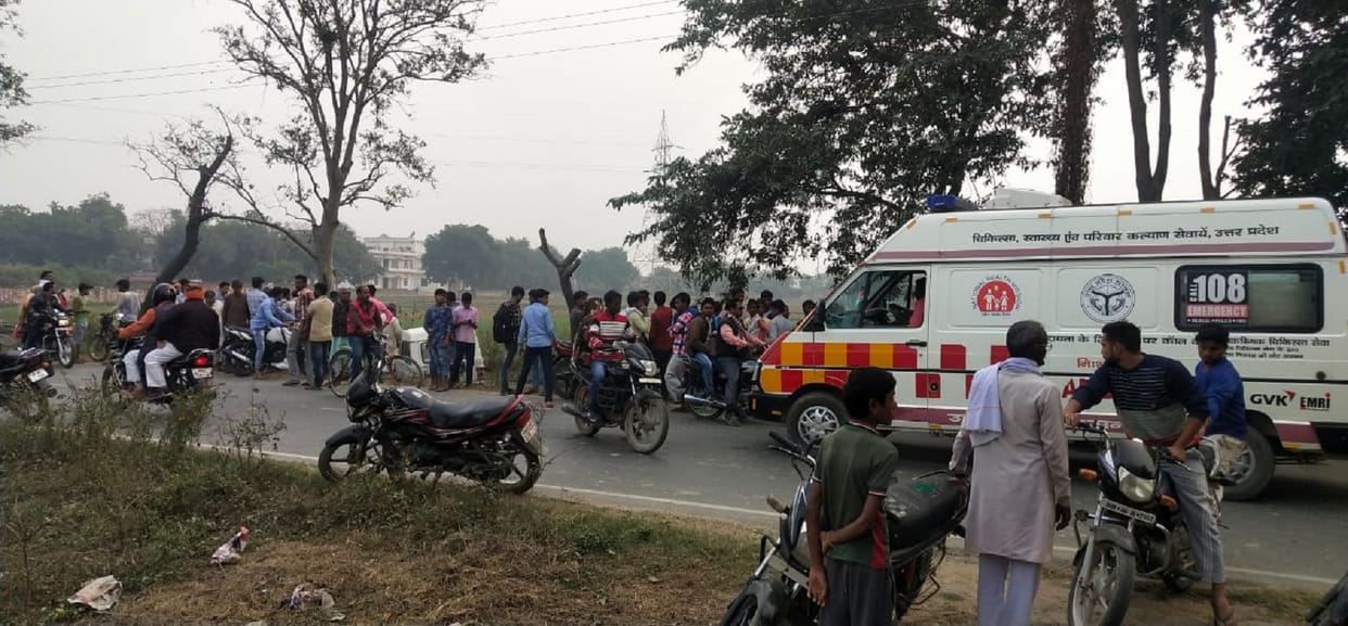 Varanasi: 2 year old killed in road accident in Bolero and Magic collision