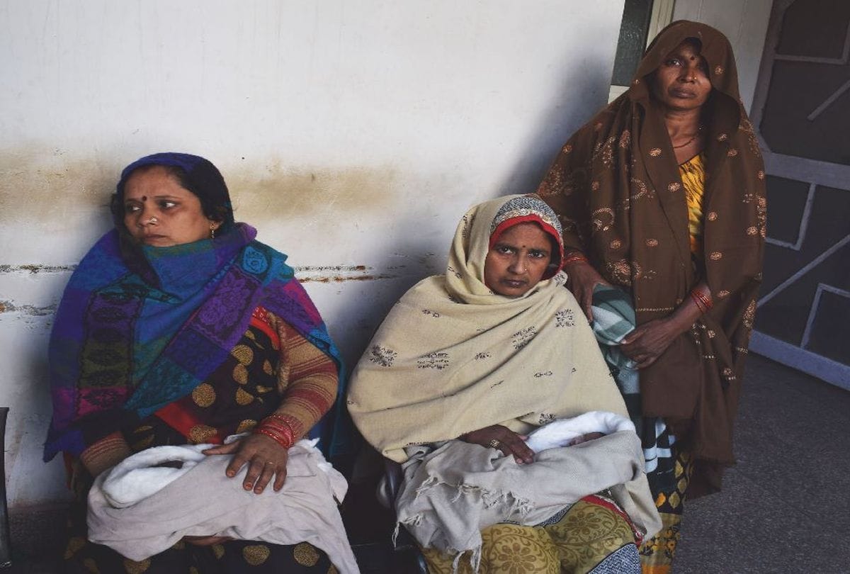 newborn twins dies due to not get oxygen in private hospital mainpuri