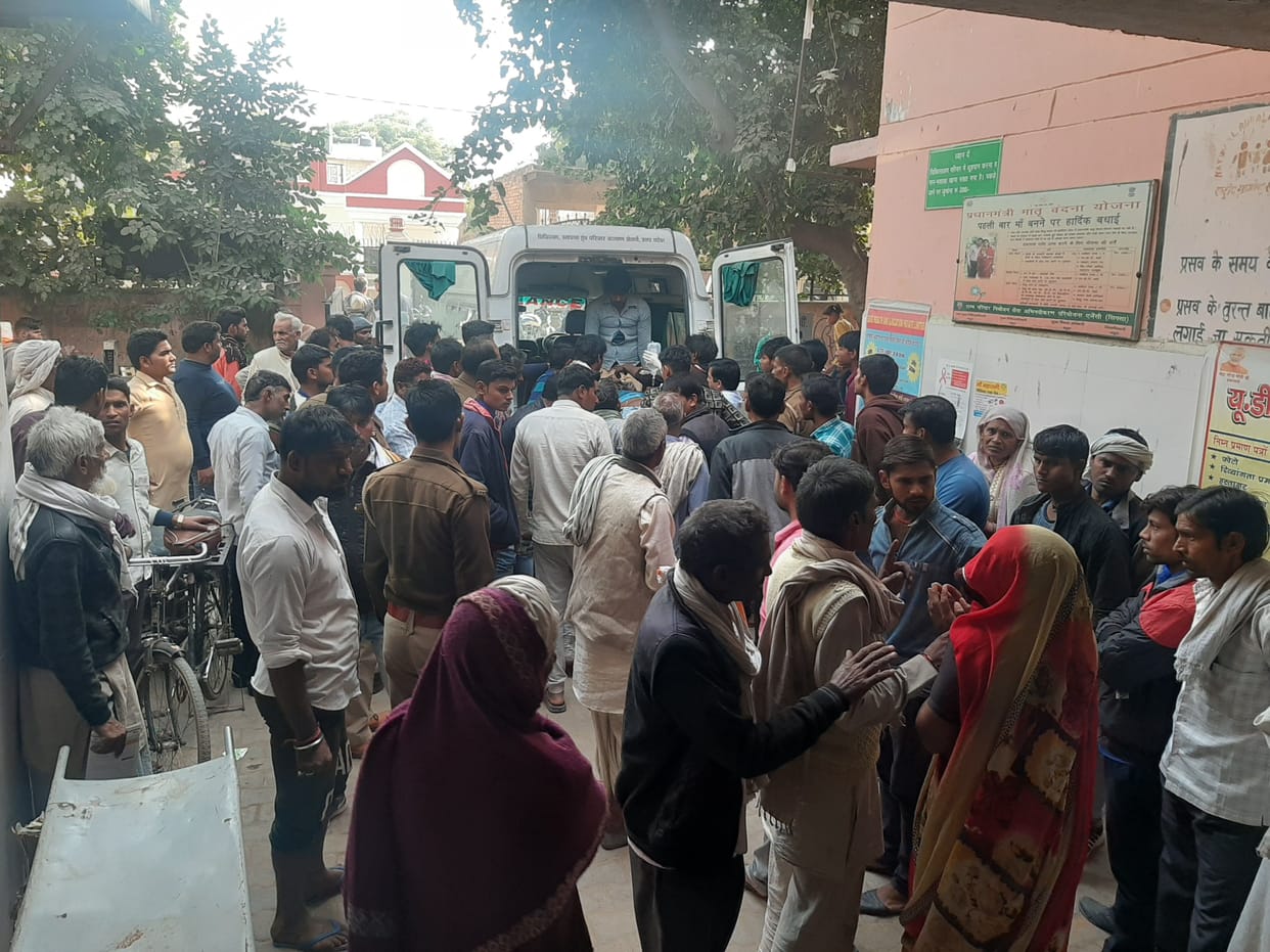 2 dead and 8 injured in road accident