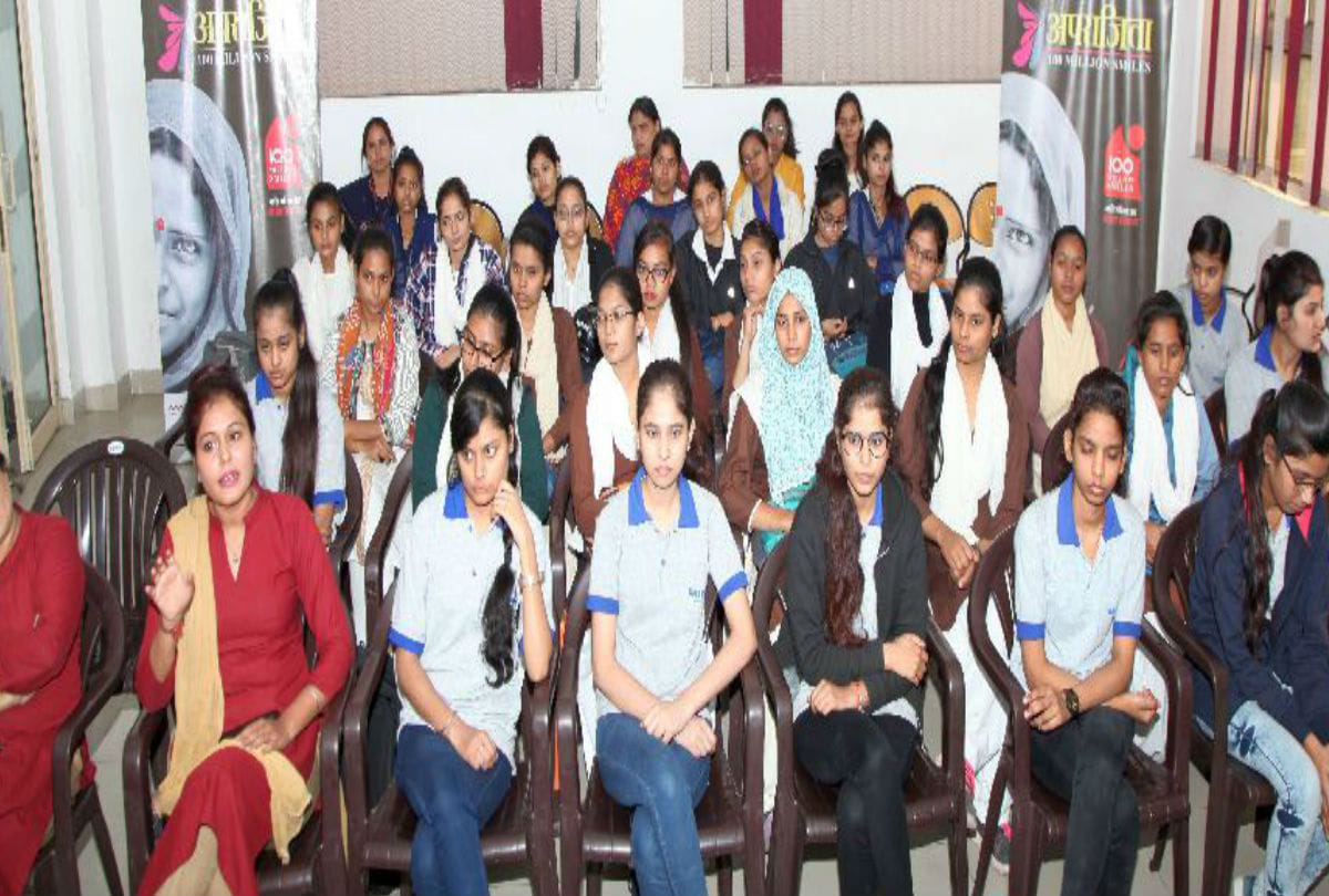 #kabtaknirbhaya Girl Students Says Strict Punishment For Accused Of Hyderabad Case