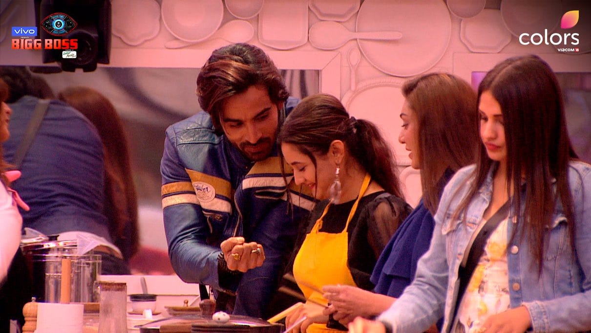 Bigg Boss 13 Rumours says Arhaan Khan misuse Rashami Desai money while she was inside the house