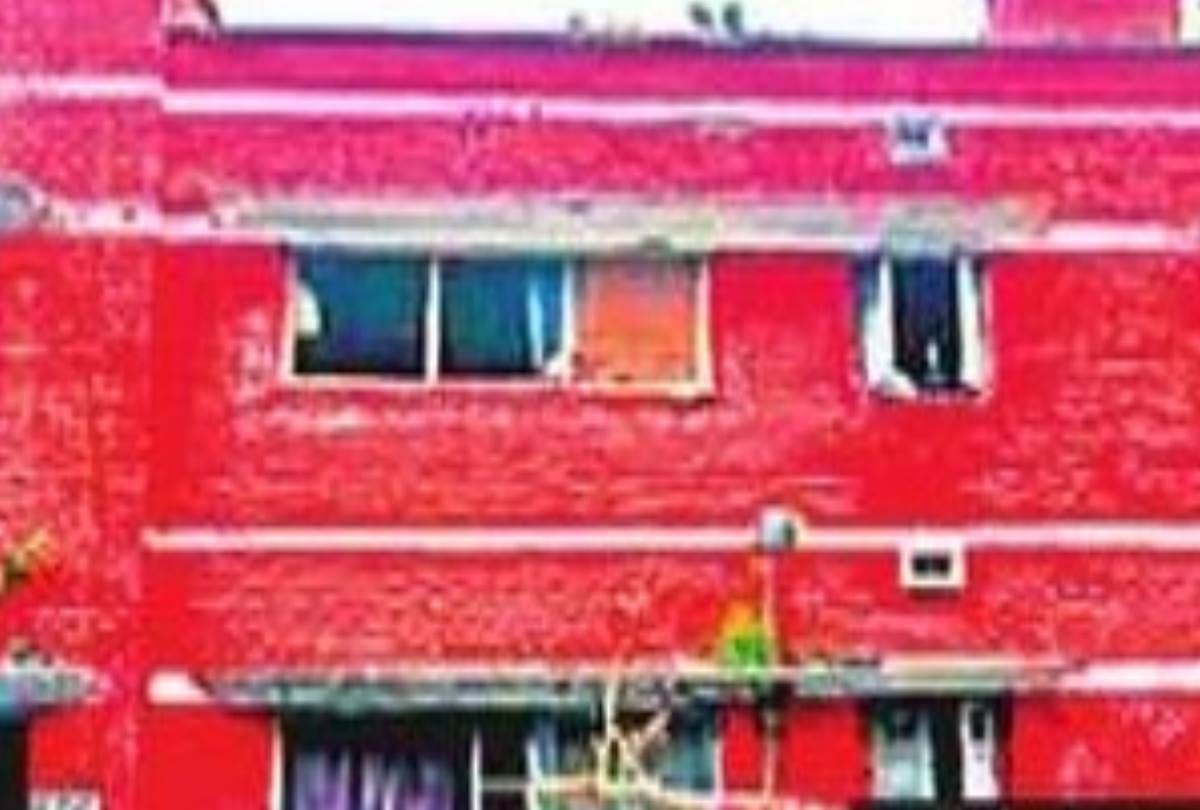 former railway employee gave railway quarters on rent in lucknow