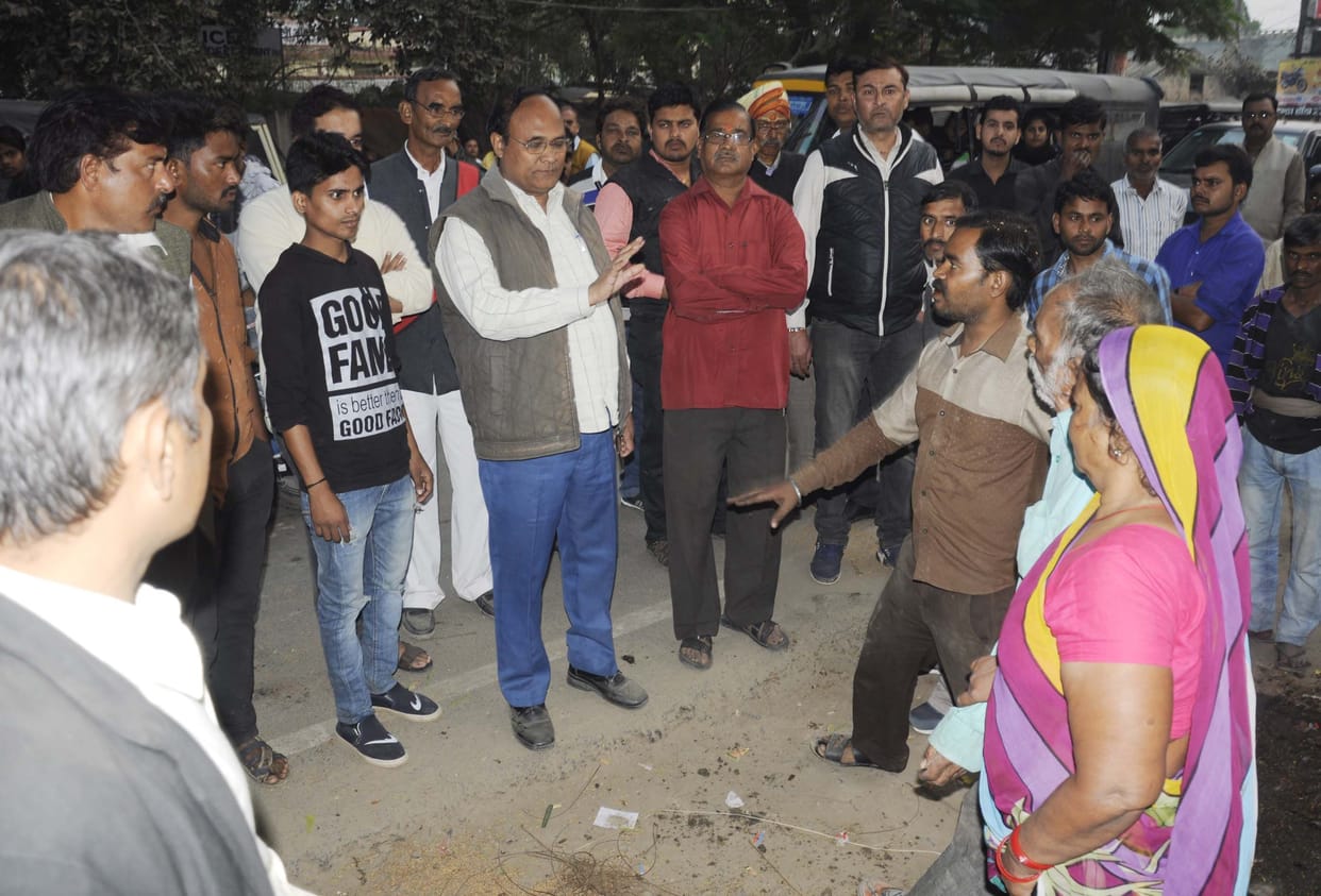 Pratapgarh: shopkeeper set himself on fire to protest encroachment