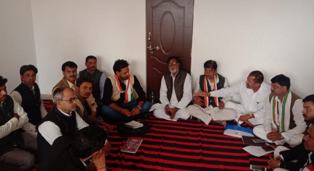 Congressmen demonstrated about compensation