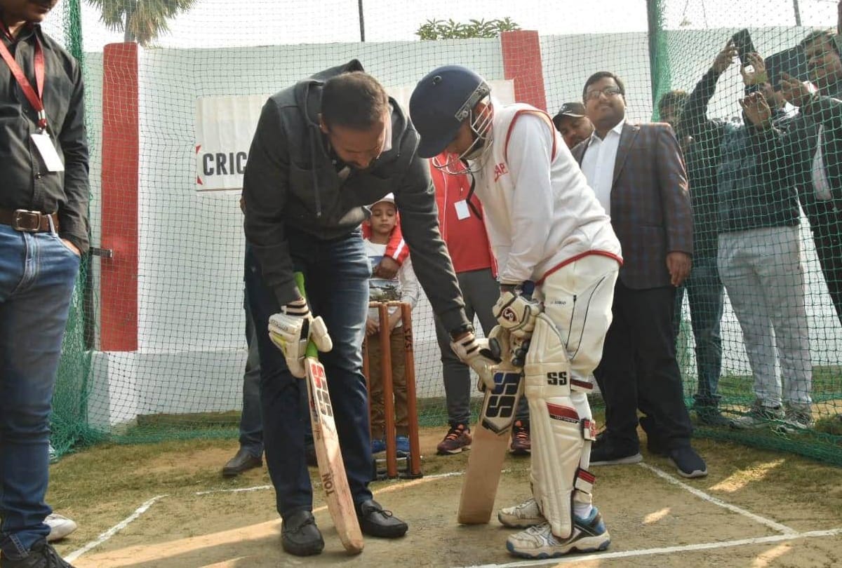Cricketer Yusuf Pathan reached lucknow, played cricket with youth.