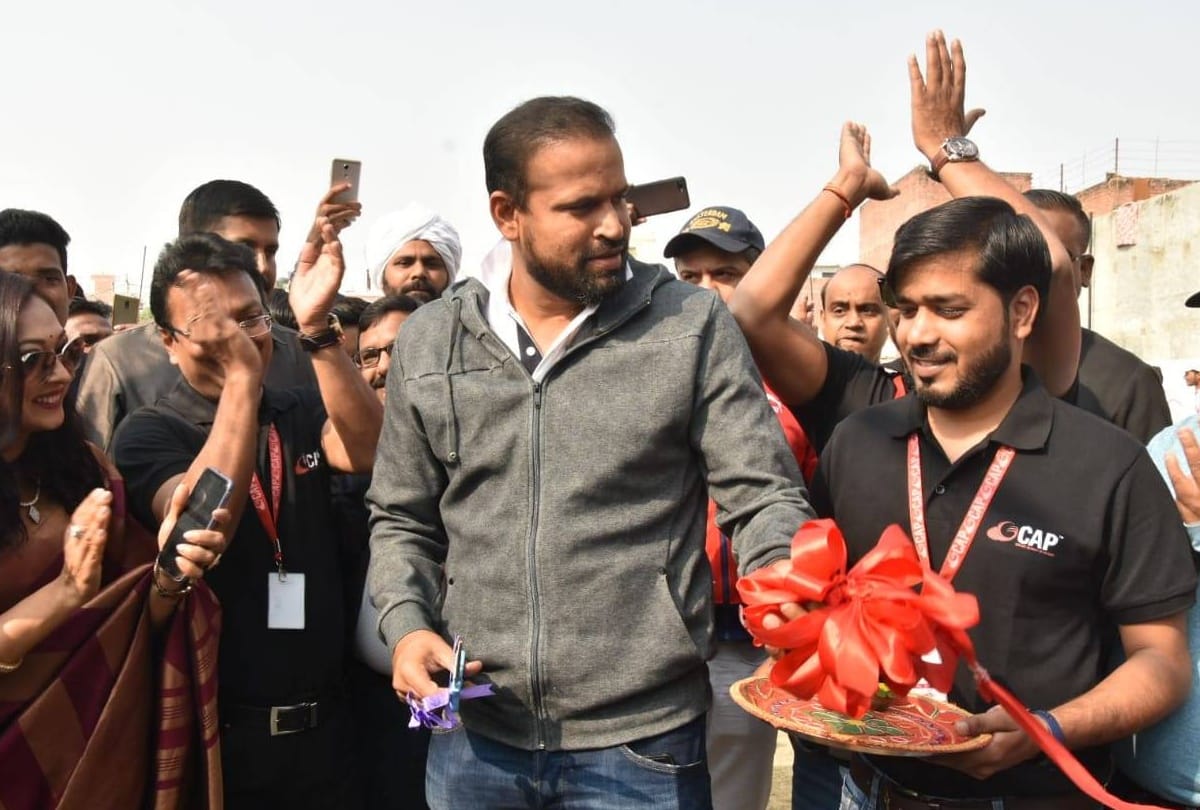 Cricketer Yusuf Pathan reached lucknow, played cricket with youth.