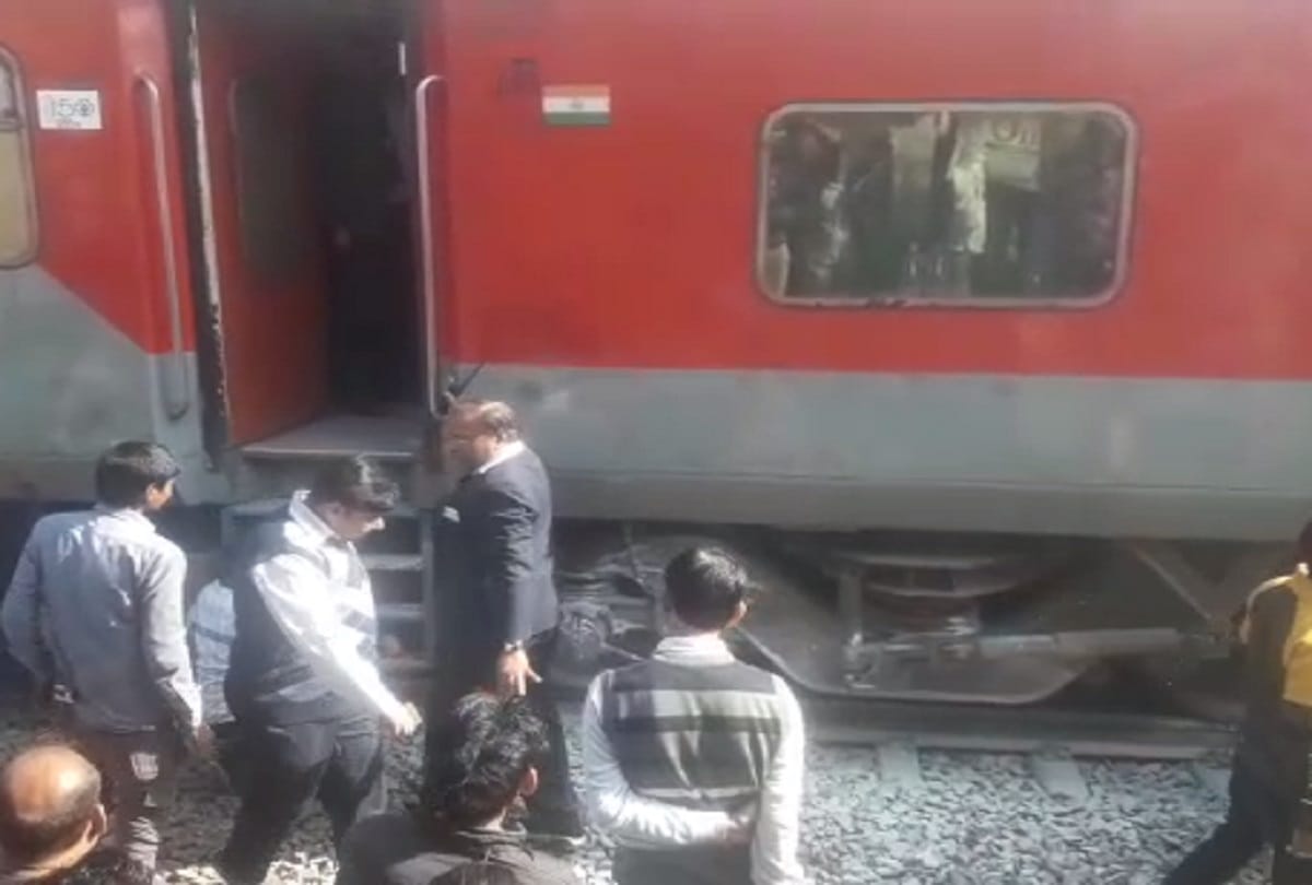 Faridabad: fire in Rajdhani Express
