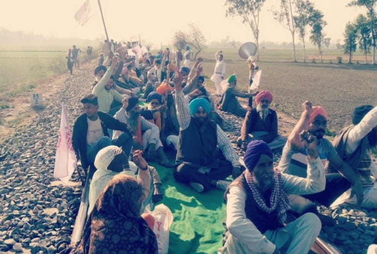 Punjab Farmers Blocked Railway Track, Protest against Government