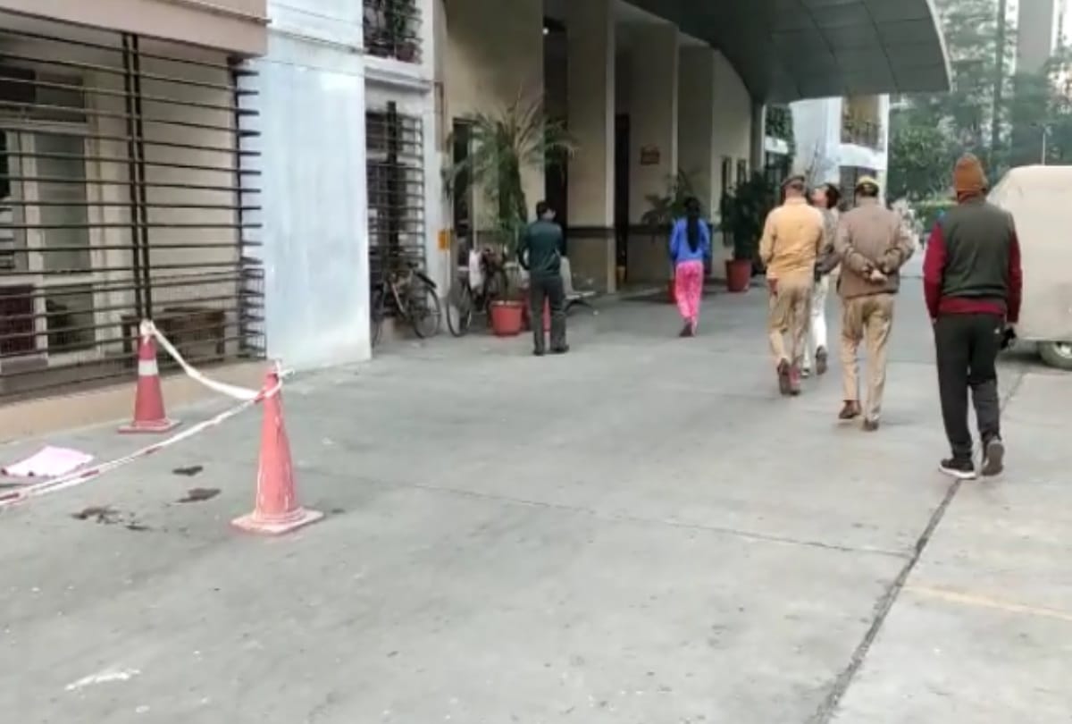 ghaziabad murder and suicide of 5 of a family suicide note reveals reason is a man cat also murdered