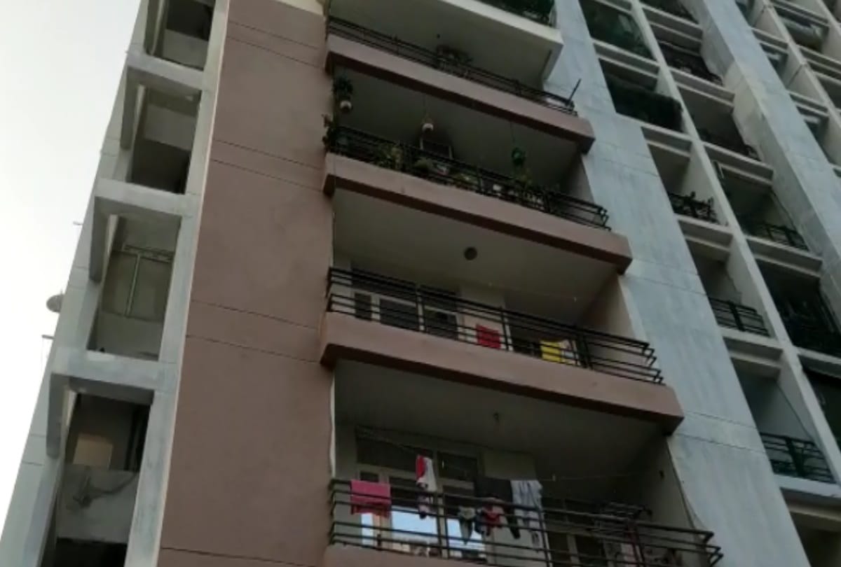 ghaziabad murder and suicide of 5 of a family suicide note reveals reason is a man cat also murdered