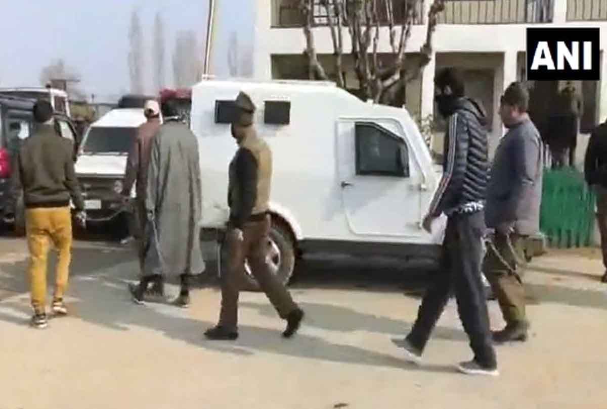 Jammu Kashmir Police arrested 4 persons in connection with setting ablaze of shops in Baramulla