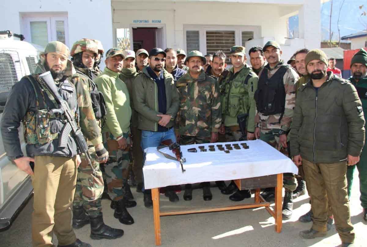 jammu kashmir Security forces attack terror, Hizbul terrorist Tariq Hussain Wani arrested