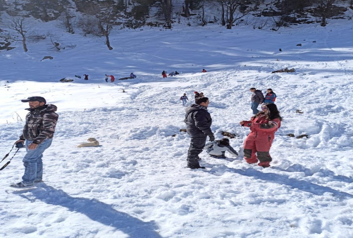 Beautiful place near kullu manali for celebrate new year with snowfall