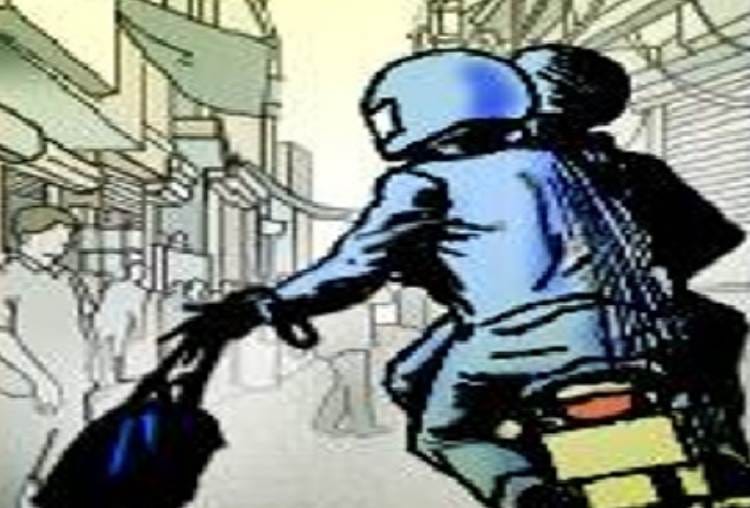 loot with a foreign teacher in lucknow