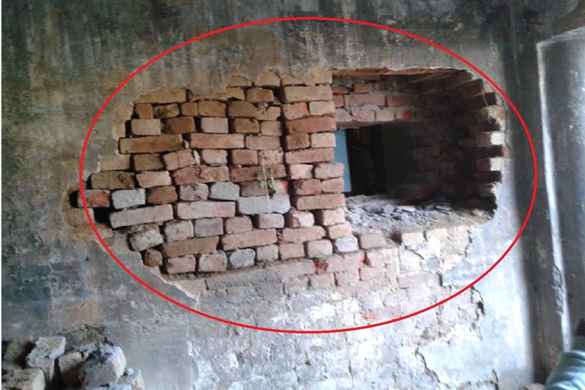 The crooks has stole a gun from branch of indian bank at Muzaffarnagar
