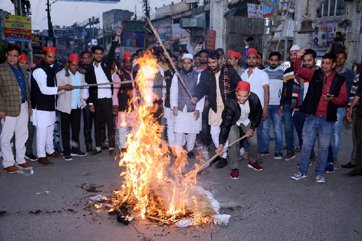 Hyderabad case, Samajwadi Party workers burnt effigy of accused in Muzaffarnagar