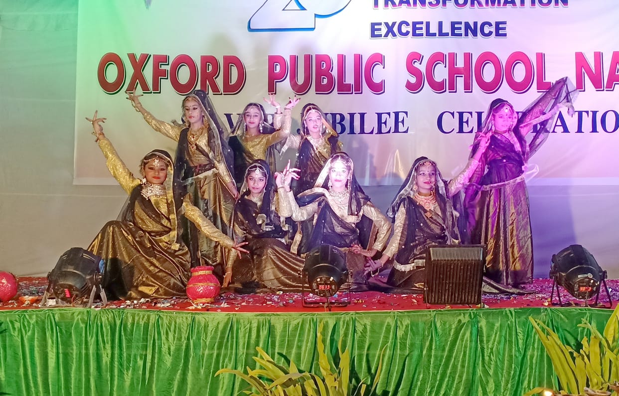 Punjabi dance looted students