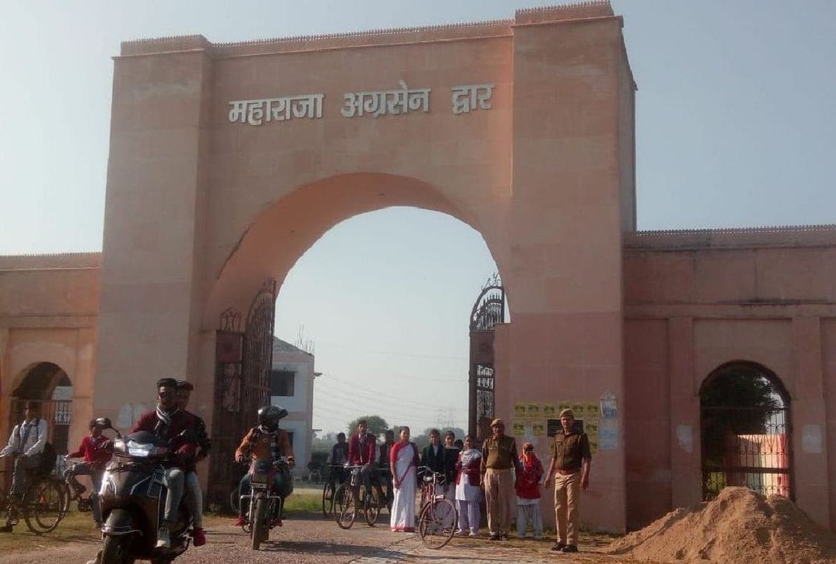 anti Romeo squad and eagle mobile deployed outside colleges in agra