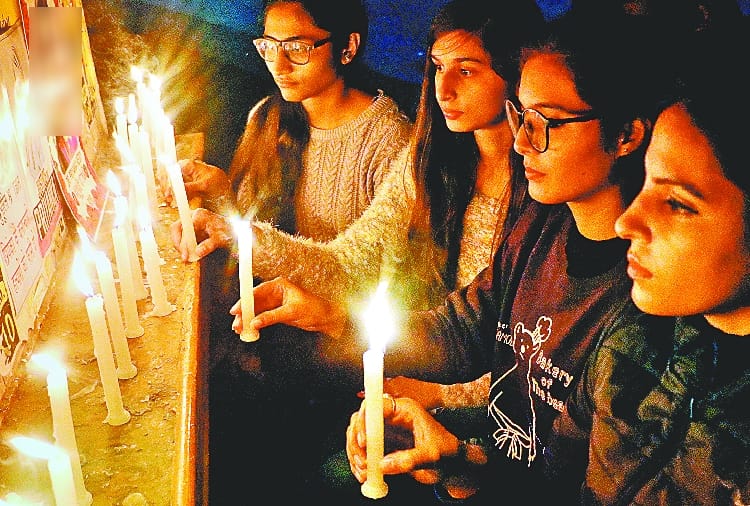 People angry in chandigarh over Hyderabad case