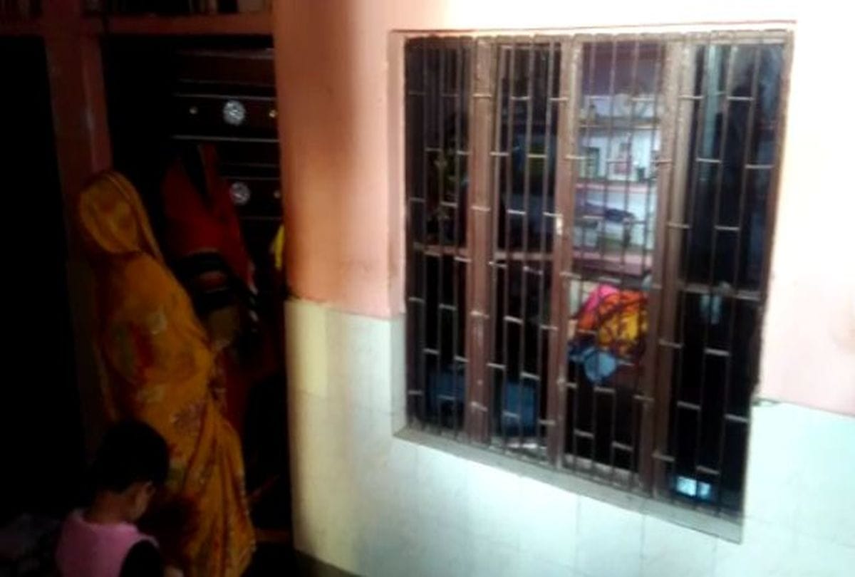 youth shot himself in agra