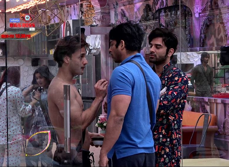 Bigg Boss 13 Actress Rashmi Desai And Siddharth Shukla Stuck Again Into Ugly Fight