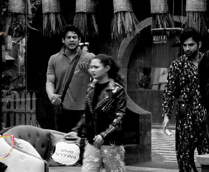 Bigg Boss 13 Actress Rashmi Desai And Siddharth Shukla Stuck Again Into Ugly Fight