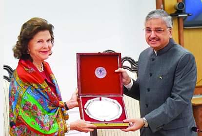 स्वीडन की महारानी सिल्विया और एम्स निदेशक डॉ. रणदीप गुलेरिया