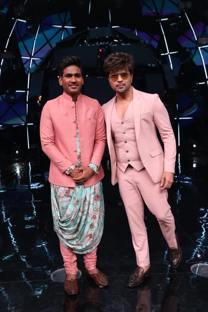 Himesh Reshammiya Offer Song to sunny hindustani In indian idol Set