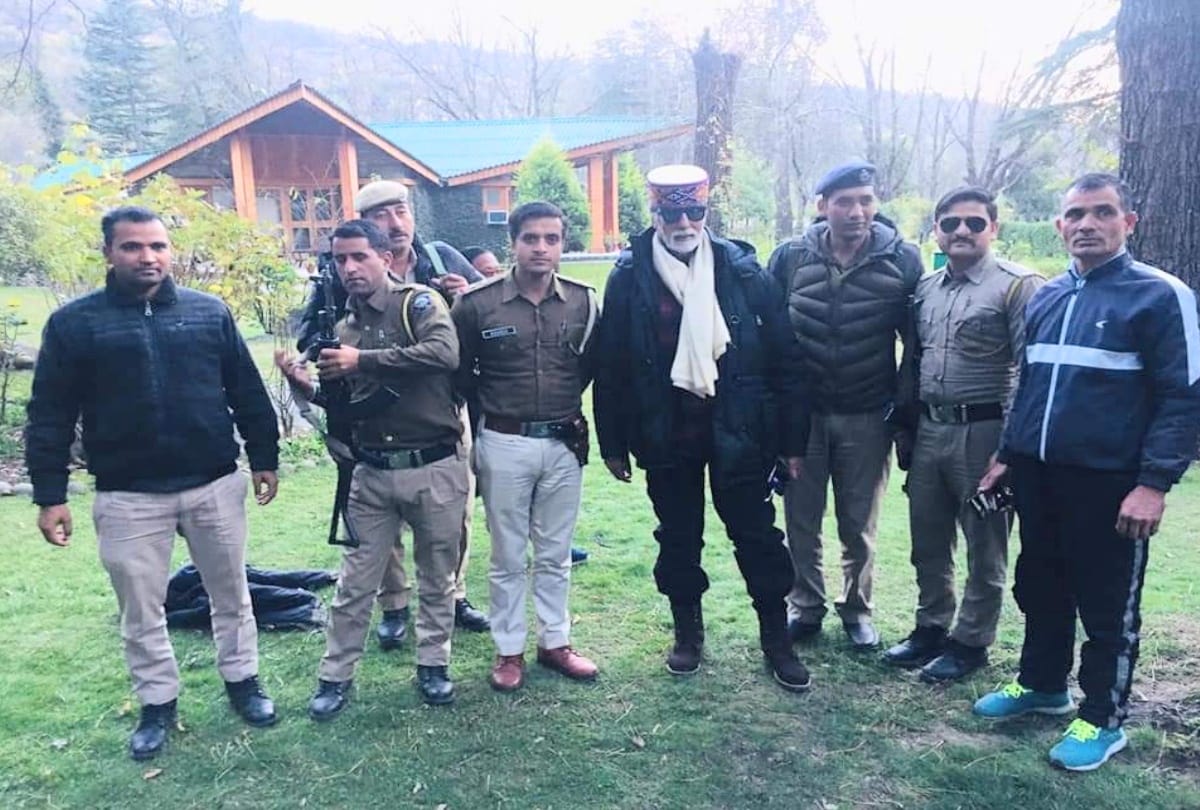 Amitabh returned to Mumbai after completing film shooting in Manali