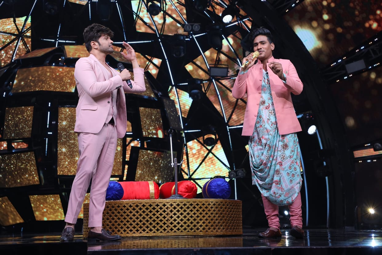 Himesh Reshammiya Offer Song to sunny hindustani In indian idol Set