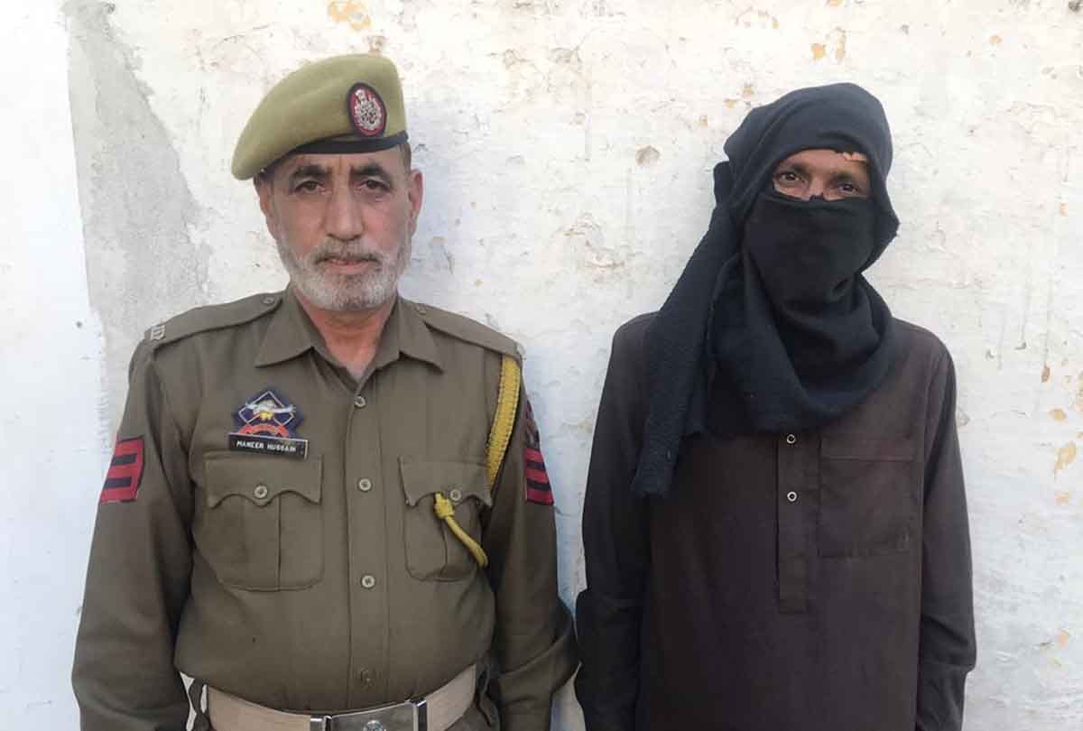 Pakistani infiltrator arrested from Nowshera Center