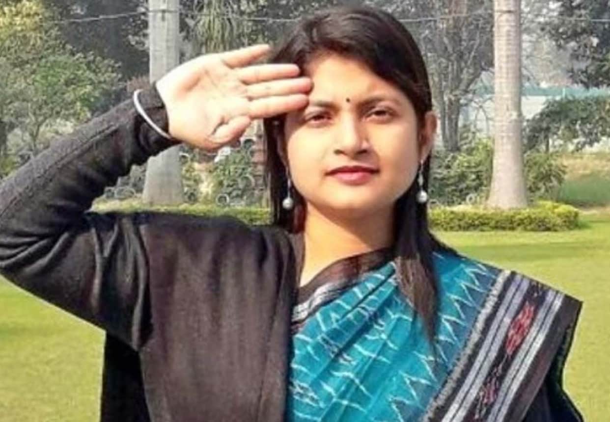 IAS B. Chandrakala once again surrounded in illegal mining case. this time RTI activist exposes scam