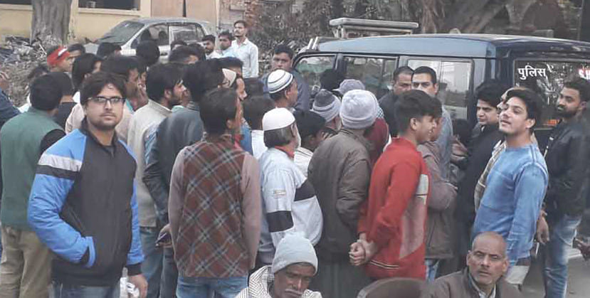 Uproar in Kotwali against the establishment of tower in population