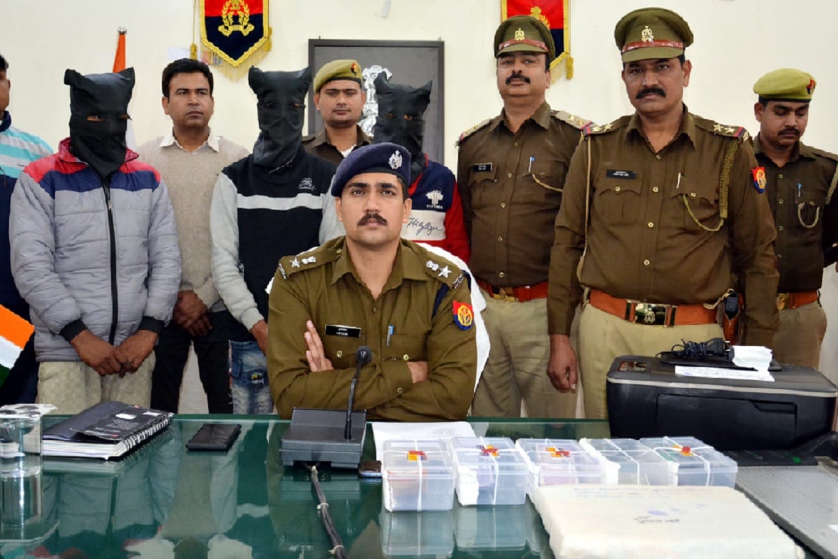 Police has arrested three accused with fake currency in Muzaffarnagar