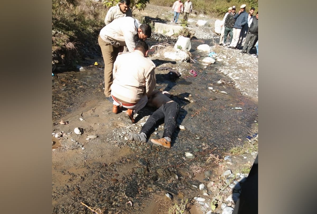 Chamba Himachal Pradesh TGT teacher dead body recovered from gorge resident of Hamirpur