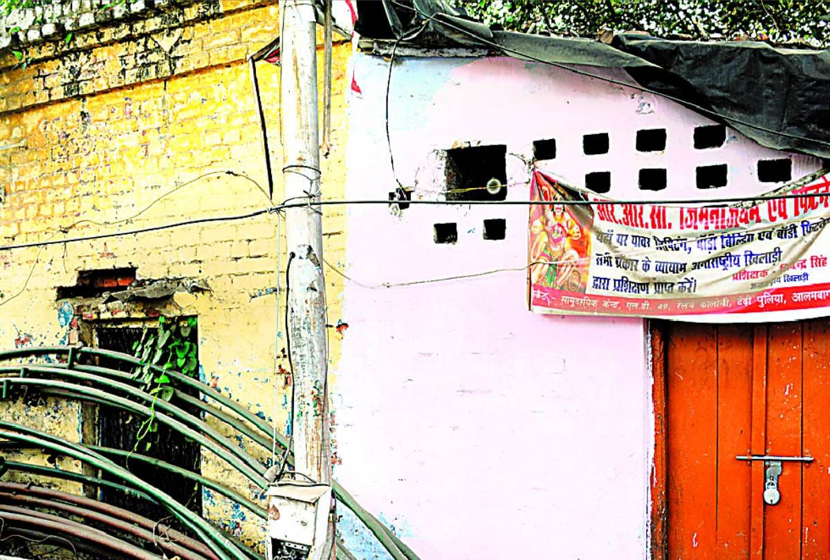Illegal business are being run in railway colonies of lucknow