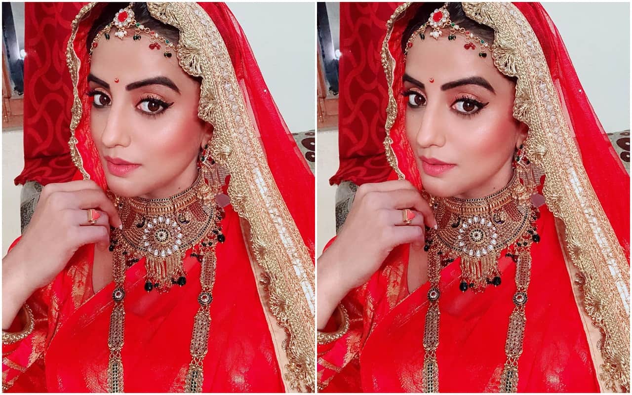 Akshara Singh Wearing Laal Joda And Sindoor Fans Ask Question About her Marriage