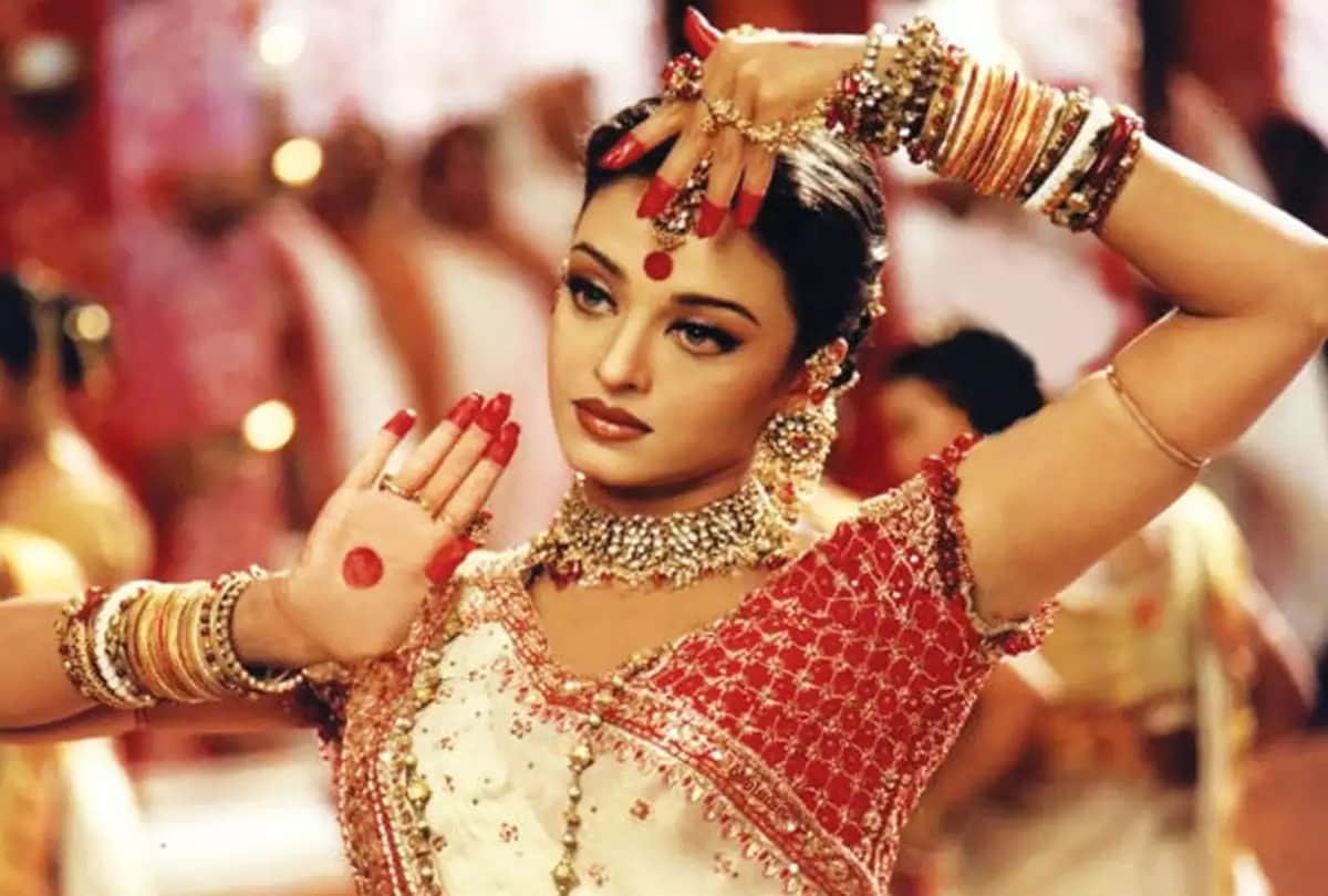 Throwback Aishwarya Rai continued to dance for devdas Song Dola Re Dola despite bleeding ears