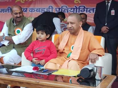 three year girl child very much impressed chief minister yogi adityanath in gorakhpur