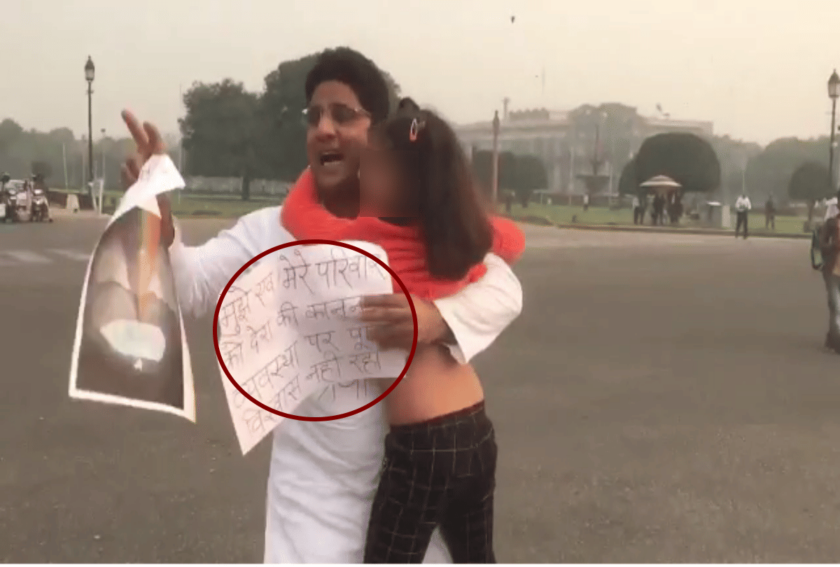 Delhi people protests at Vijay Chowk against crime with women after Nirbhaya Hyderabad case