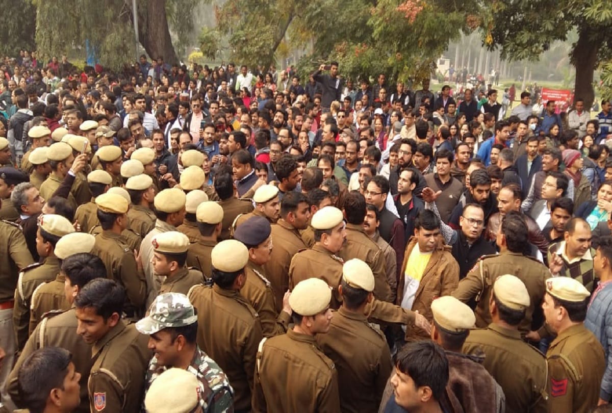 delhi university teachers association protest continue second day demand rollback 28 august circular