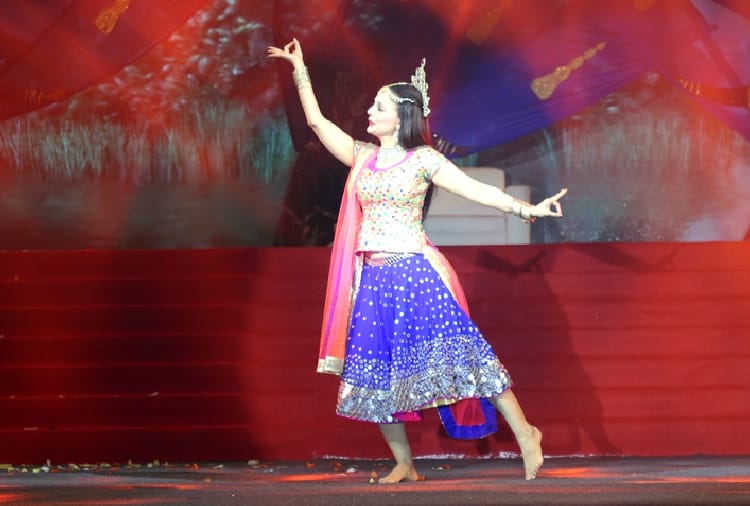 Ameesha Patel perform at Geeta Festival in Kurukshetra