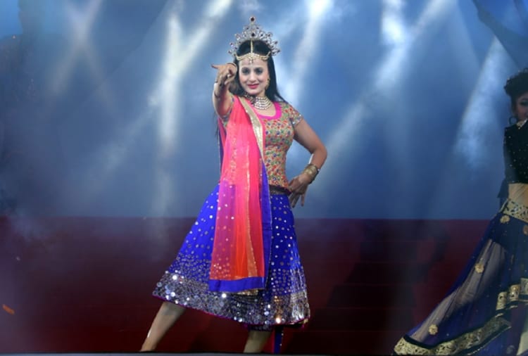 Ameesha Patel perform at Geeta Festival in Kurukshetra