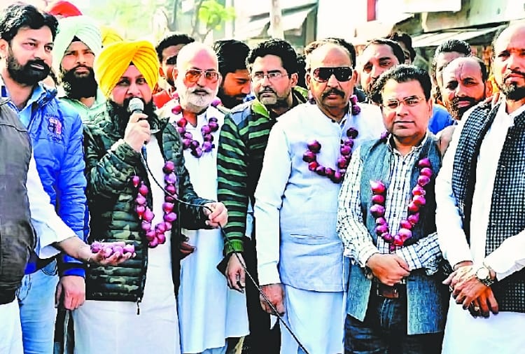 Congress workers protests against central government at Batala