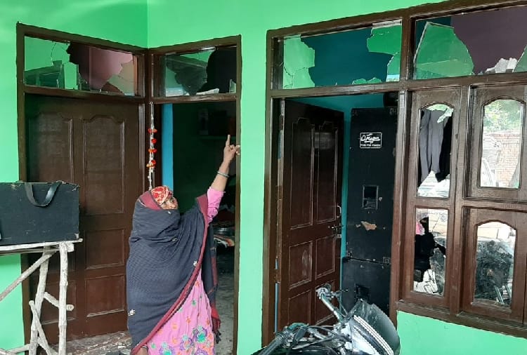 Many peoples attacked in a house at a village
