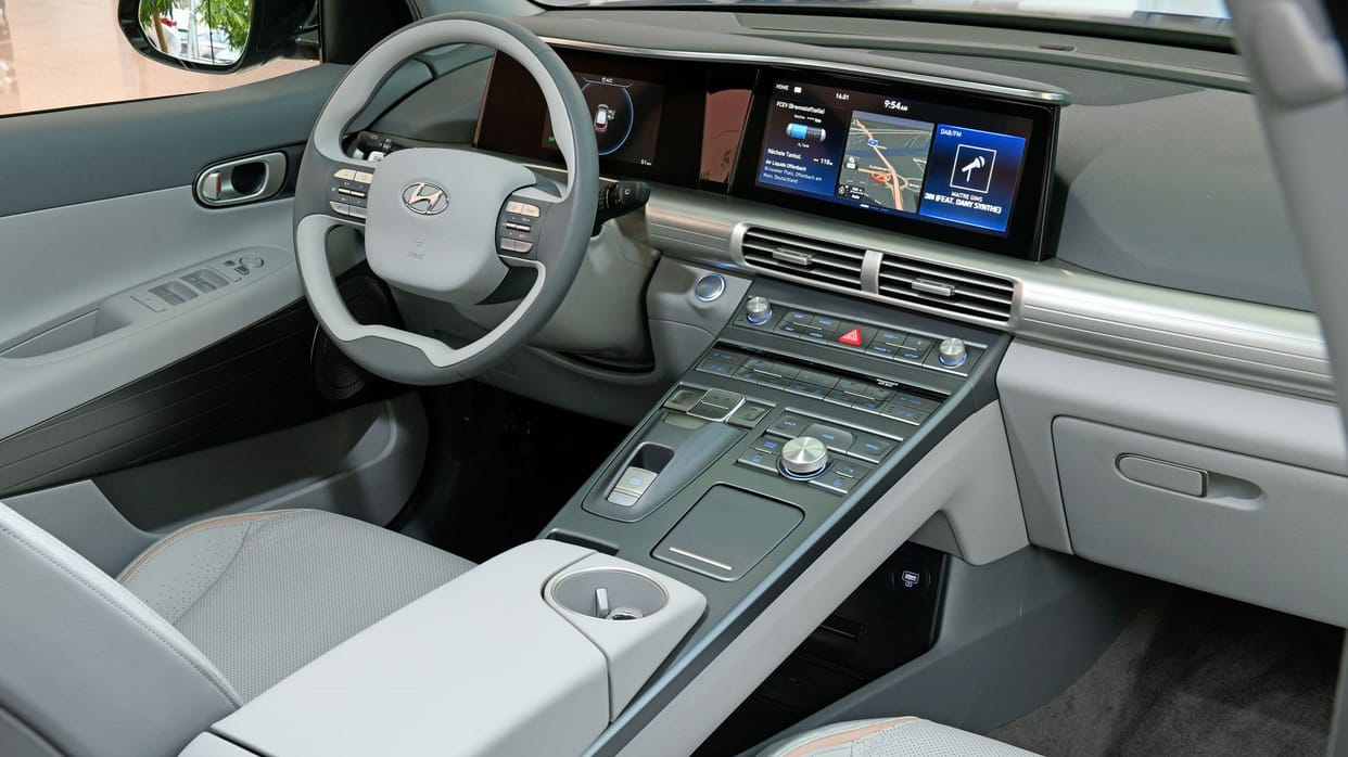 touchscreen infotainment system for car is dangerous while driving suggests a study