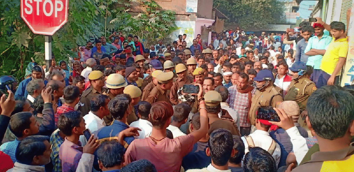 Two people arrested gun shot trying loot in chandvak jaunpur