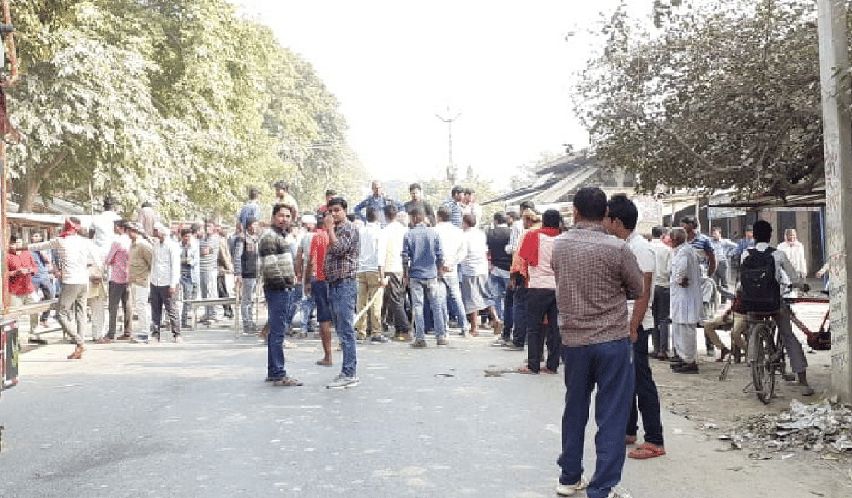 Two people arrested gun shot trying loot in chandvak jaunpur