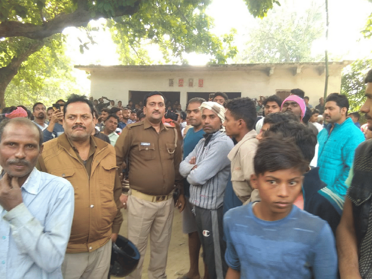 Two people arrested gun shot trying loot in chandvak jaunpur