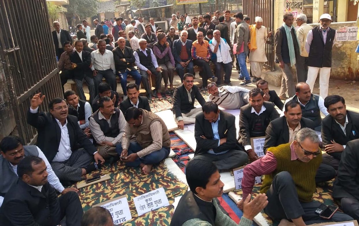 Advocates demonstrated at Tehsil Gate